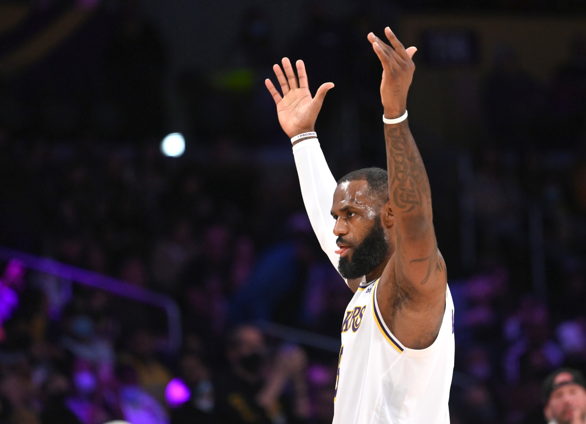 lebron james crowd 12-12 usa today